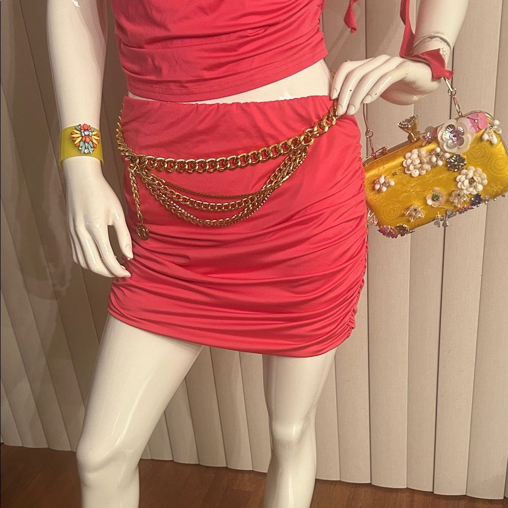 Chic Pink Ruched 2pcs skirt suit with Gold Chain Accents - Picture 6 of 6